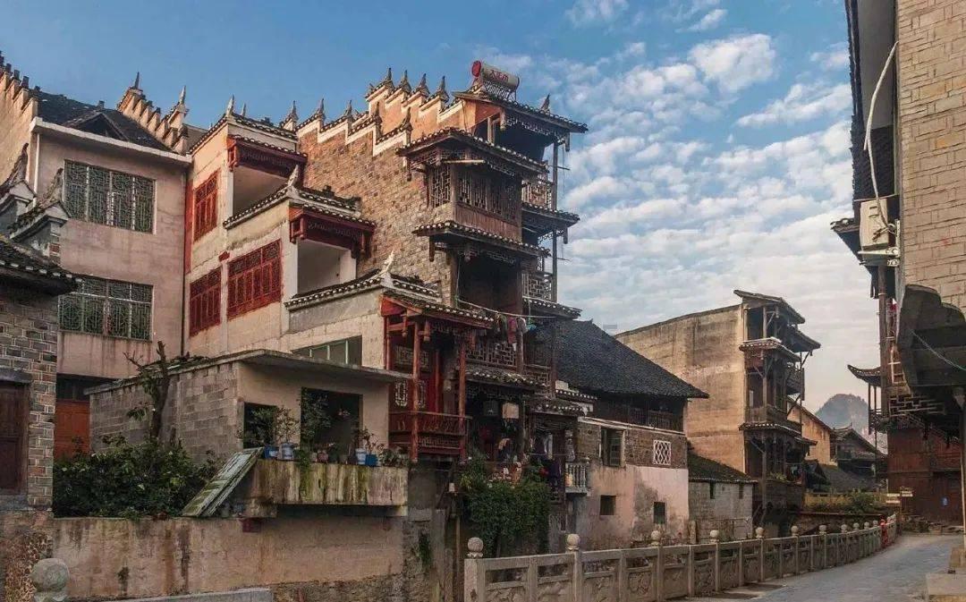 全新一代奔驰CLA内饰谍照曝光，配纯电动和插混系统